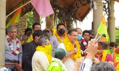 Acto de presentación de la alianza a la cabeza de Óscar Montes junto a Mario Cossio | El País 