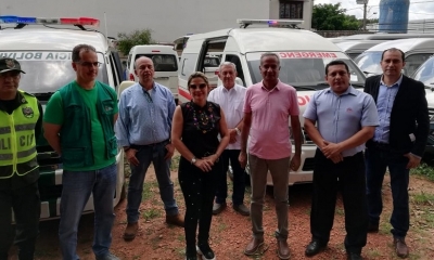 Presidenta Áñez entrega dos ambulancias para el Sedes y la Policía de Santa Cruz