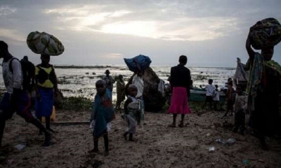 Congoleños desplazados regresan a la orilla del lago Alberto en el 2018. | Fuente: AFP (Referencial)