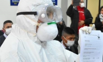 En el aeropuerto de El Alto se llevan a cabo simulacros en caso de atención a pacientes con coronavirus. Foto: APG