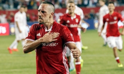 El francés ganó cinco títulos en dicha temporada, sin embargo el galardón fue para el portugués. 