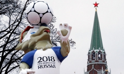 La mascota oficial para la Copa Mundial de la FIFA 2018 Rusia, Zabivaka, durante una exhibición en el centro de Moscú. Foto: RT