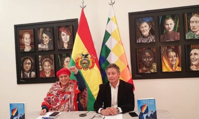 La ministra de la Presidencia, María Nela Prada, en compañía del exministro César Navarro. 