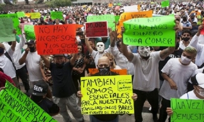 Empleados protestan en Monterrey, México, por la reapertura de sus lugares de trabajo. | Fuente: AFP