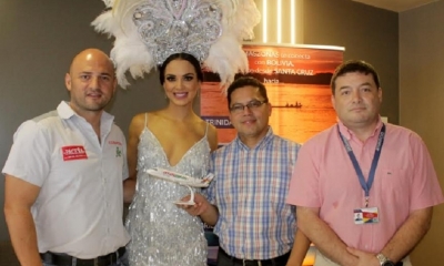 Ejecutivos de Amaszonas con la reina del carnaval/Foto. LG