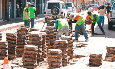 Con el retiro de los gremiales, se da inicio a la recuperación de los espacios públicos. Foto: El Deber