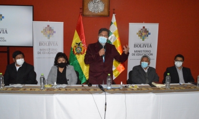 Ministro de Educación, Adrián Quelca,