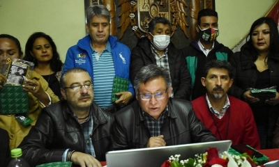 Cívicos tras la reunión. APG