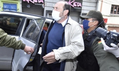 El exministro de Salud, Marcelo Navajas, la tarde de este viernes, cuando era llevado a la audiencia. / Foto: APG