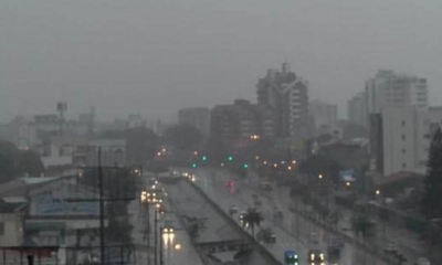 Santa Cruz inicia el día con fuertes lluvias 
