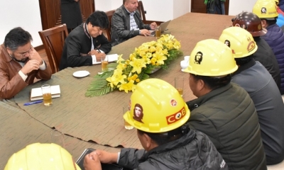 l presidente Evo Morales, de madrugada, se reunió con la Confederación Sindical de Trabajadores en Construcción de Bolivia/Foto. ABI
