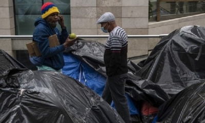 Colombianos varados permanecen en un campamento improvisado en Santiago. | Fuente: AFP