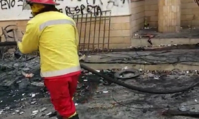 Anoche activistas incendiaron el edificio del TED/Foto. Captura de pantalla 