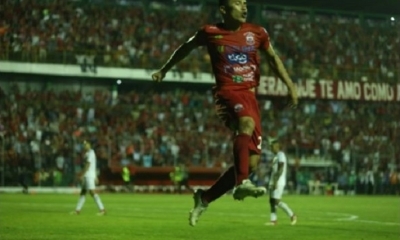 Diego Hoyos marcó un golazo para el 2-1 en favor del rojo. Foto: Jorge Uechi