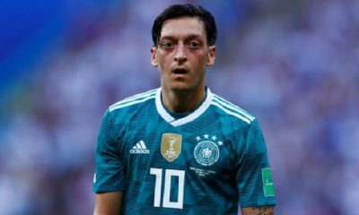 El futbolista alemán de origen turco, Mesut Özil, durante un partido