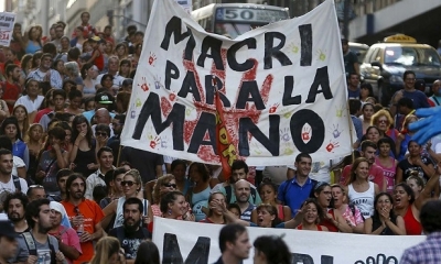 La protesta comenzó con una movilización por las calles del centro de la capital provincial culminando en la Plaza 9 de Julio