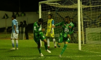 Duk (18) inicia el festejo del primer tanto verdolaga ante el cuadro valluno. Terminó 2-0 para los refineros. Foto. Jorge Uechi