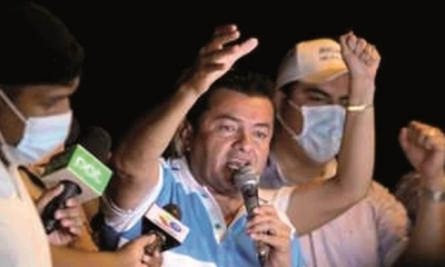 Al 99,88% del cómputo de votos, Jhonny Fernández, de Unidad Cívica Solidaridad (UCS) se impone con el 35,41% a Gary Añez