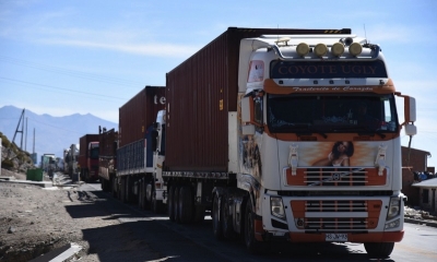 Camiones varados en la frontera con Chile, en Tambo Quemado. La Razón-archivo