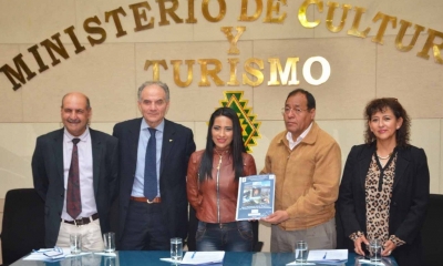 Wilma Alanoca y otras autoridades/Foto. RRSS
