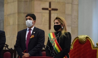 Zamora junto a Áñez en acto oficial