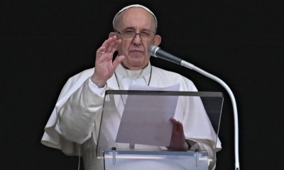 El Papa Francisco pronuncia la oración dominical del Ángelus en el Vaticano el 1 de agosto de 2021.