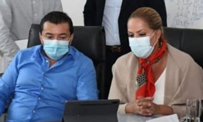 La exalcaldesa interina Angélica Sosa y el alcalde de Santa Cruz, Jhonny Fernández