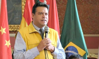 El alcalde de La Paz, Luis Revilla, durante una conferencia de prensa. EFE
