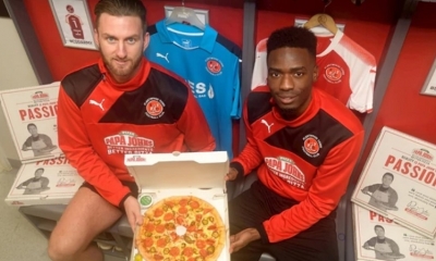 Chris Neal, guardameta del Fleetwood Town, se quedó con un gran premio luego de que su equipo rescatara un valioso empate 0-0
