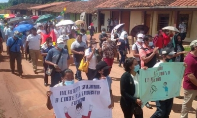 Marcha del magisterio urbano en San Ignacio de Velasco.
