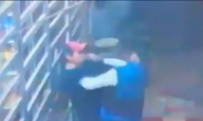 El momento donde le sustrae el celular y el asaltante le dispara en el rostro a Rodrigo Rivera. Foto: Captura de pantalla