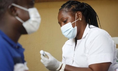 Únicamente seis países alcanzan más del 90 % de los trabajadores de la salud