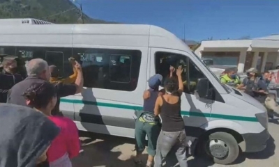 el vehículo que transportaba al presidente argentino Alberto Fernández