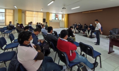 Representantes indígenas en la reunión con autoridades de la Dirección Departamental de Educación, este miércoles. 