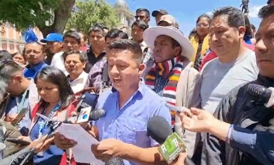 El anuncio fue realizado en la plaza Murillo.