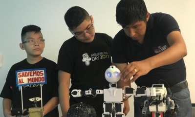 Ricardo Wang, Jorge Wang y Gustavo Tantan Ing. Robótica/Foto. Kreab