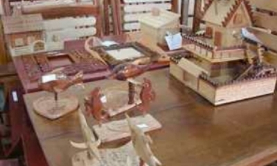 La feria se está realizando en el salón de la parroquia San Francisco