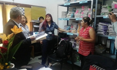 Los cuadernos de investigación en estantes, en la Fiscalía Departamental de Santa Cruz. Foto: Archivo