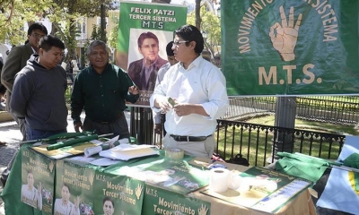 Campaña   Militantes de MTS en campaña para recolectar firmas en La Paz/Foto. RRSS