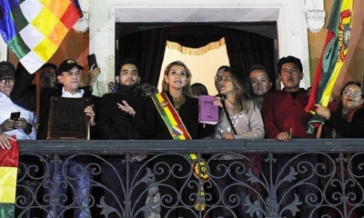 Añez en el balcón de Palacio Quemado.