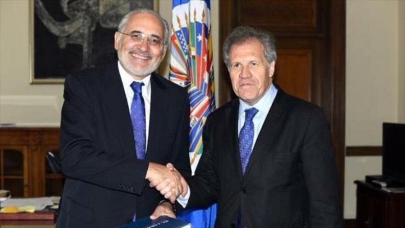 Carlos Mesa y el secretario General de la Organización de los Estados Americanos (OEA), Luis Almagro