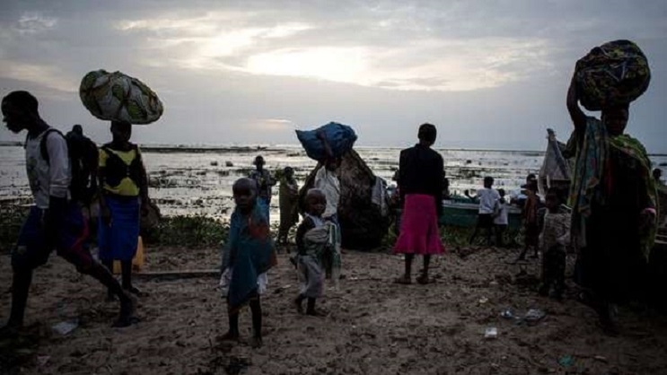Congoleños desplazados regresan a la orilla del lago Alberto en el 2018. | Fuente: AFP (Referencial)